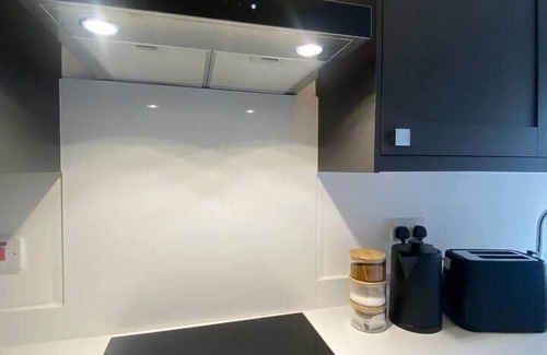 Paisley Apartment | 4 Smithhills Central clean 2 bed - sleeps 4
