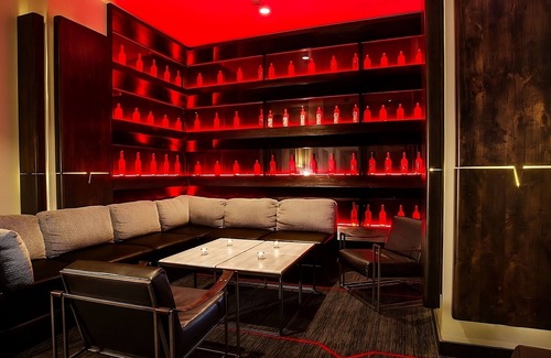 San Jose Hotel | 4 Spacious Units Close to Washington Park! Parking & Outdoor Swimming Pool