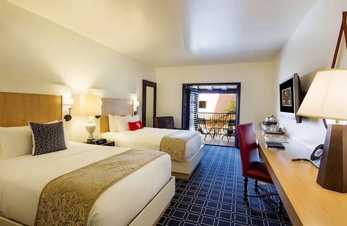San Jose Hotel | 4 Spacious Units Close to Washington Park! Parking & Outdoor Swimming Pool
