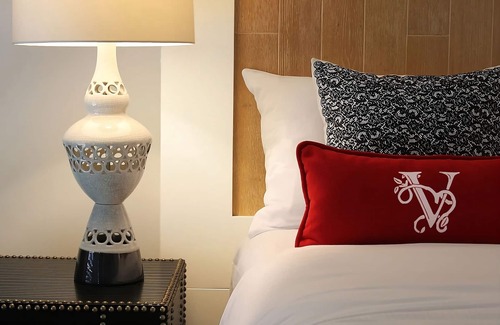 San Jose Hotel | 4 Spacious Units Close to Washington Park! Parking & Outdoor Swimming Pool