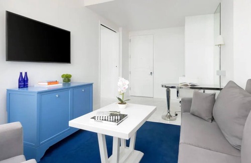 SoHo House | 4 Spacious Units! Parking, Pets Allowed Close to Elizabeth Street Garden!