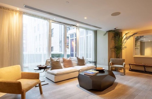 SoHo House | 4 Spacious Units! Parking, Pets Allowed Close to Elizabeth Street Garden!