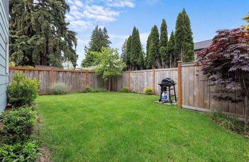 South Delridge House | 4 Square Escape Spacious, modern home with easy transit to downtown
