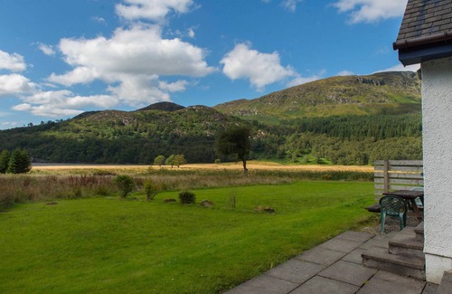 Crianlarich Cottage | 4 star, 4 bedroom, 3 bathroom Scottish cottage with stunning loch and mountain views