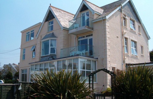 Harlyn Apartment | 4 Star Apartment with Stunning Sea Views just 200 meters from Harlyn Bay Beach