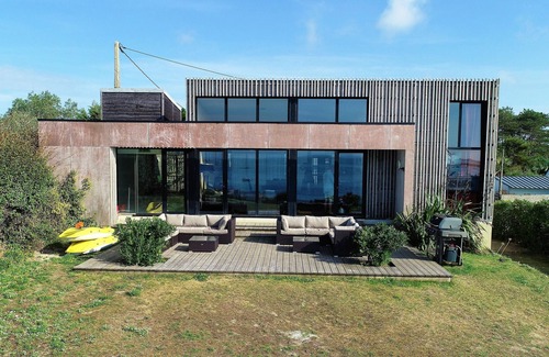Santec House | 4 star architect villa with Pool, direct access to the beach