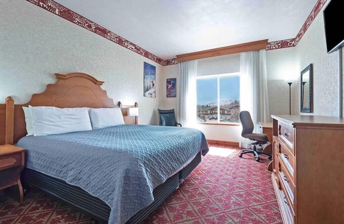 Zermatt Hotel | 4-Star Zermatt Resort King Suite Only 15 Mins to Park City!