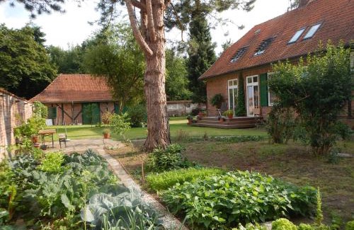 Eutin Apartment | 4 Sterne Wohnen "Zum alten Forsthof" am Schlosspark, App 3 "wunnerbor"