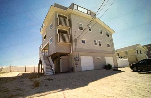 South Beach Haven House | *4-story Ocean Front Home with Direct Access to the Beach Fun Noon Check in!
