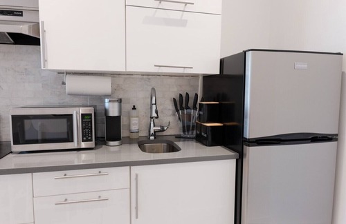 Plateau Mont Royal Apartment | #4 - Studio/Plateau/St-Denis/SelfCheck-In/AC/TV