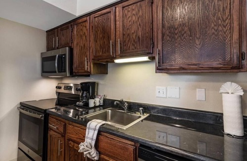 Biggs Field Hotel | 4 Stylish Units – Kitchen, Free Breakfast & Outdoor Pool
