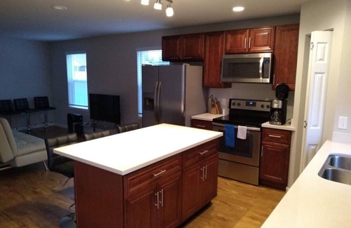Renton House | ★ 4 Townhomes with Smart TV and Blackout Curtains