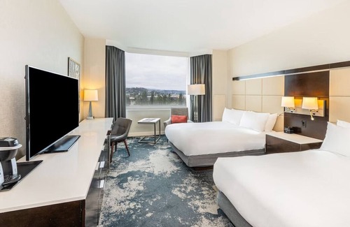 Redwood Shores Hotel | 4 x Two Double Water View Room at Grand Bay San Francisco Hotel, Onsite Pool