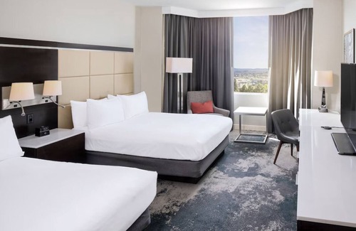 Redwood Shores Hotel | 4 x Two Double Water View Room at Grand Bay San Francisco Hotel, Onsite Pool