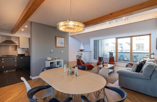 Rhosneigr House | 4 Y Bonc - A pet-friendly holiday home in Anglesey