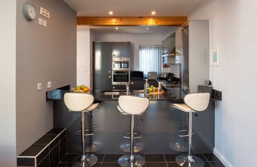 Rhosneigr House | 4 Y Bonc - A pet-friendly holiday home in Anglesey