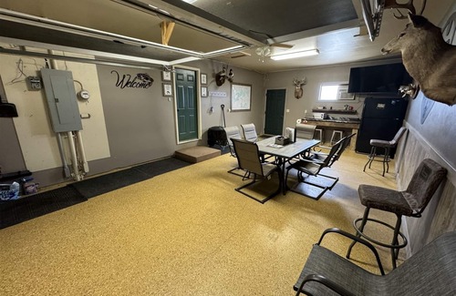 Waubay House | 40 Creek Lodge North - Prime Hunting and Fishing Cabin at Waubay Lake