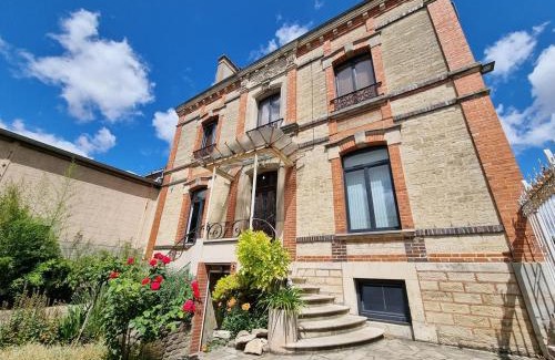 Sainte-Savine Apartment | 40 m2 apartment with garden