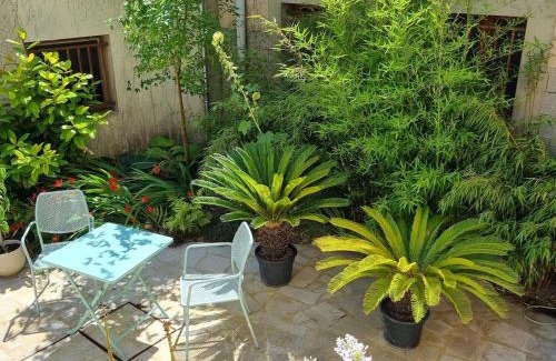 Sainte-Savine Apartment | 40 m2 apartment with garden
