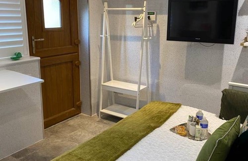 Barnehurst Cabin | 40 m² Cabin ∙ 1 bedroom ∙ 2 guests