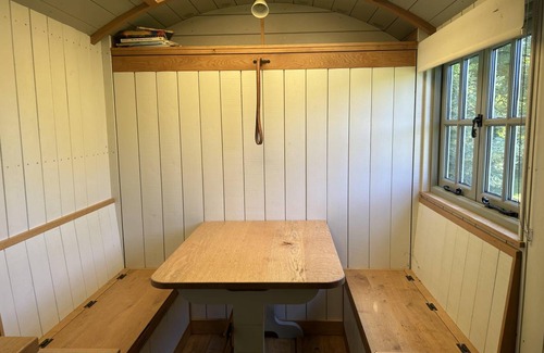 Bletchley Cabin | 40 m² Cabin ∙ 1 bedroom ∙ 2 guests