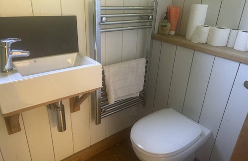 Bletchley Cabin | 40 m² Cabin ∙ 1 bedroom ∙ 2 guests