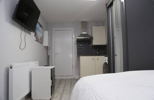 Woolwich Common Ski Chalet | 40 m² Chalet ∙ 1 bedroom ∙ 2 guests