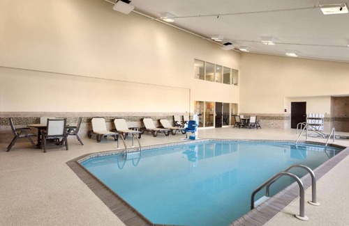 Coon Rapids Hotel | 40 m² Hotel ∙ 127 guests