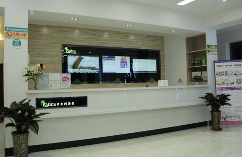 Jinghai County Hotel | 40 m² Hotel ∙ 3 bedrooms ∙ 127 guests