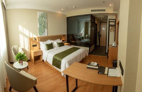 Dezhou Hotel | 40 m² Hotel ∙ 3 bedrooms ∙ 127 guests