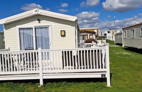 Lydd-on-Sea Cabin | 40 m² Lodge ∙ 2 bedrooms ∙ 6 guests