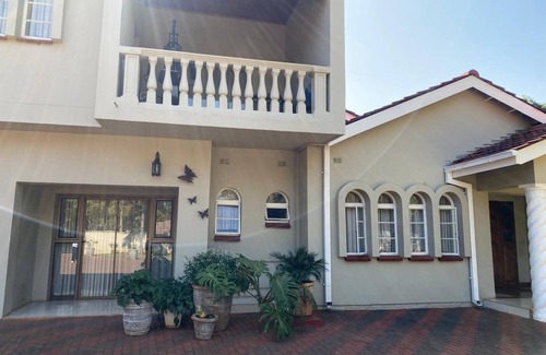 Harare East Apartment | 400 m² Apartment ∙ 4 bedrooms ∙ 16 guests