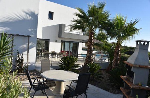 Atalaia House | 400 m² House ∙ 3 bedrooms ∙ 6 guests