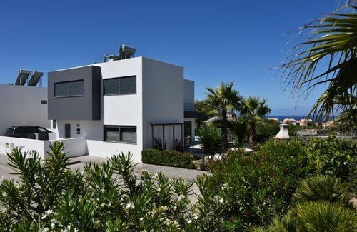 Atalaia House | 400 m² House ∙ 3 bedrooms ∙ 6 guests