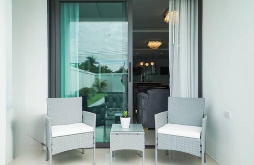 Pong House | 400 m² House ∙ 3 bedrooms ∙ 9 guests