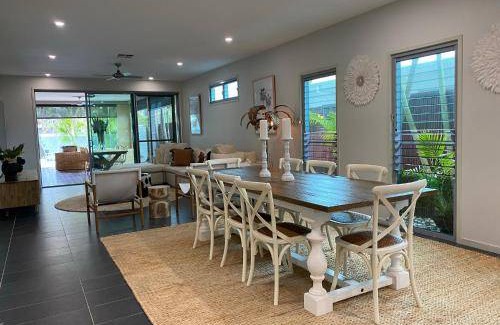 Mudjimba House | 400 m² House ∙ 5 bedrooms ∙ 10 guests