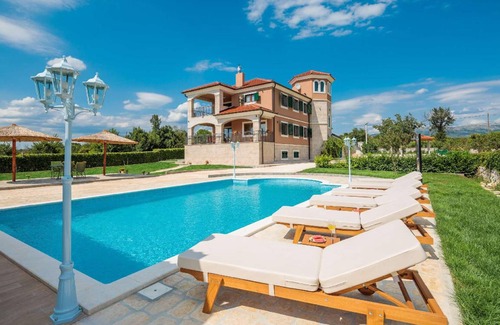 Ruzic House | 400 m² House ∙ 5 bedrooms ∙ 10 guests