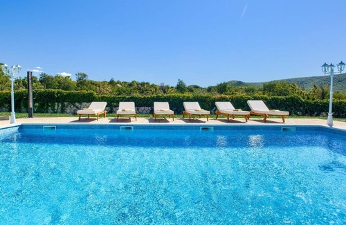 Ruzic House | 400 m² House ∙ 5 bedrooms ∙ 10 guests