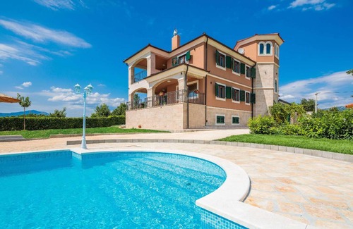 Ruzic House | 400 m² House ∙ 5 bedrooms ∙ 10 guests