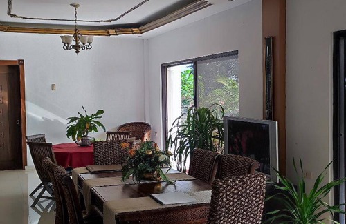 Central Visayas House | 400 m² House ∙ 5 bedrooms ∙ 2 guests