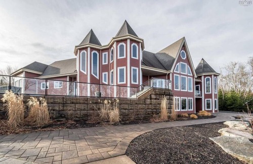 Halifax County House | 400 m² House ∙ 5 bedrooms ∙ 12 guests