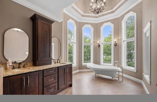 Halifax County House | 400 m² House ∙ 5 bedrooms ∙ 12 guests