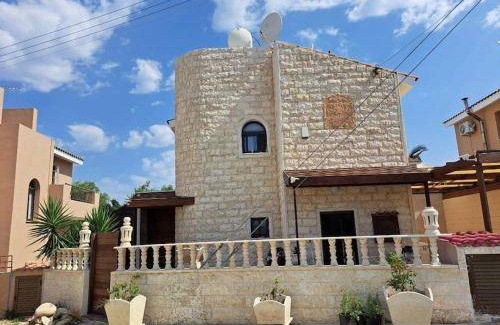 Emba Villa | 400 m² Villa ∙ 3 bedrooms ∙ 7 guests