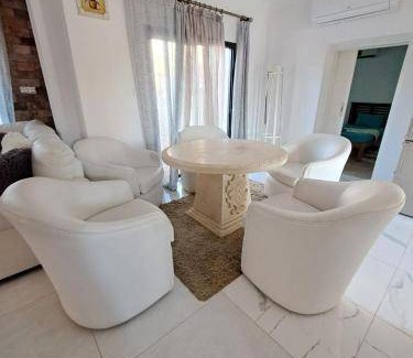Emba Villa | 400 m² Villa ∙ 3 bedrooms ∙ 7 guests