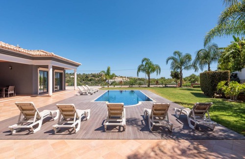 Albufeira Villa | 400 m² Villa ∙ 4 bedrooms ∙ 8 guests