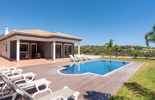 Albufeira Villa | 400 m² Villa ∙ 4 bedrooms ∙ 8 guests