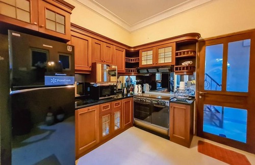Depok Villa | 400 m² Villa ∙ 4 bedrooms ∙ 11 guests
