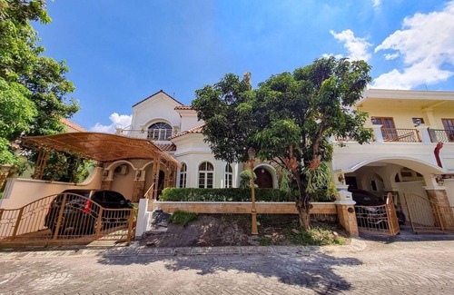 Depok Villa | 400 m² Villa ∙ 4 bedrooms ∙ 11 guests