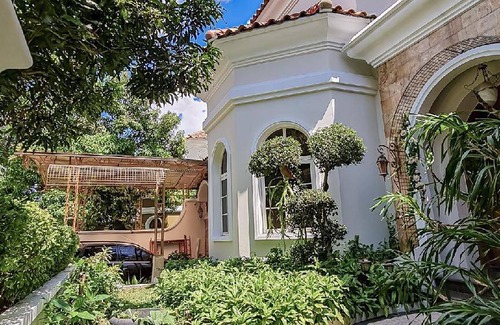 Depok Villa | 400 m² Villa ∙ 4 bedrooms ∙ 11 guests