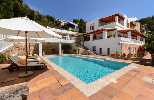 Can Furnet Villa | 400 m² Villa ∙ 5 bedrooms ∙ 12 guests